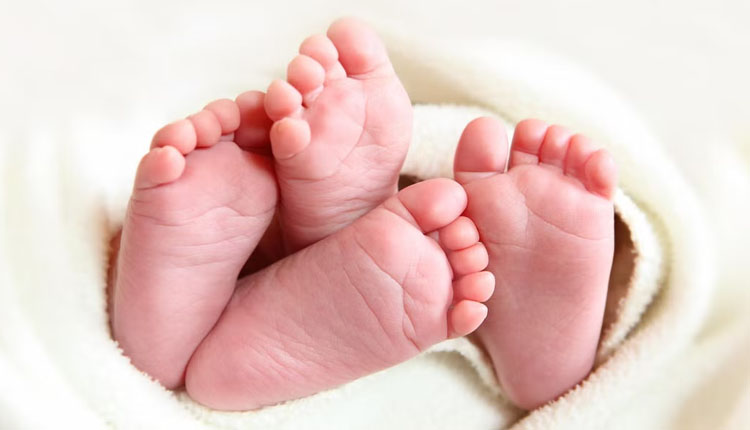 a baby-girl-born-with-4-legs-in-madhya-pradesh