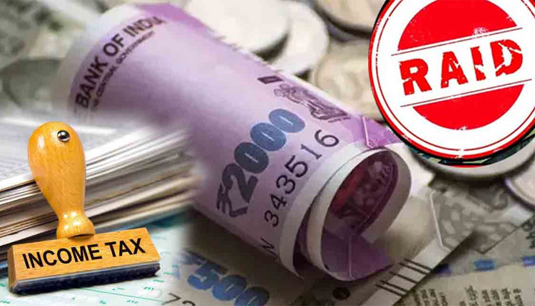 income-tax-raid-officials-found-94 crore cash-with 8 crore jewellery-and-others-in-4-states