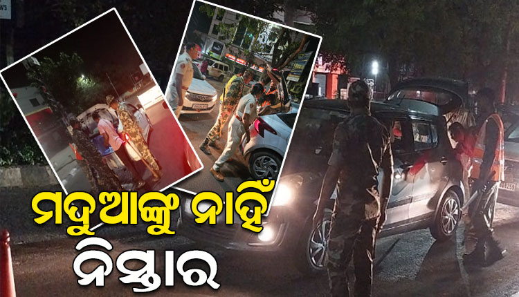 Night-checking-in-various-places-of-bhubbaneswar-by-Commissionerate-Police
